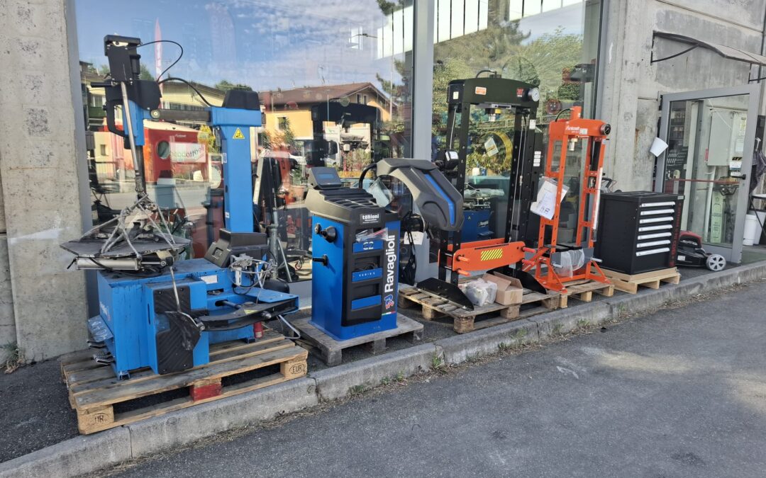 Attrezzature varie per officina, settore automotive. Pavullo nel Frignano (MO)
